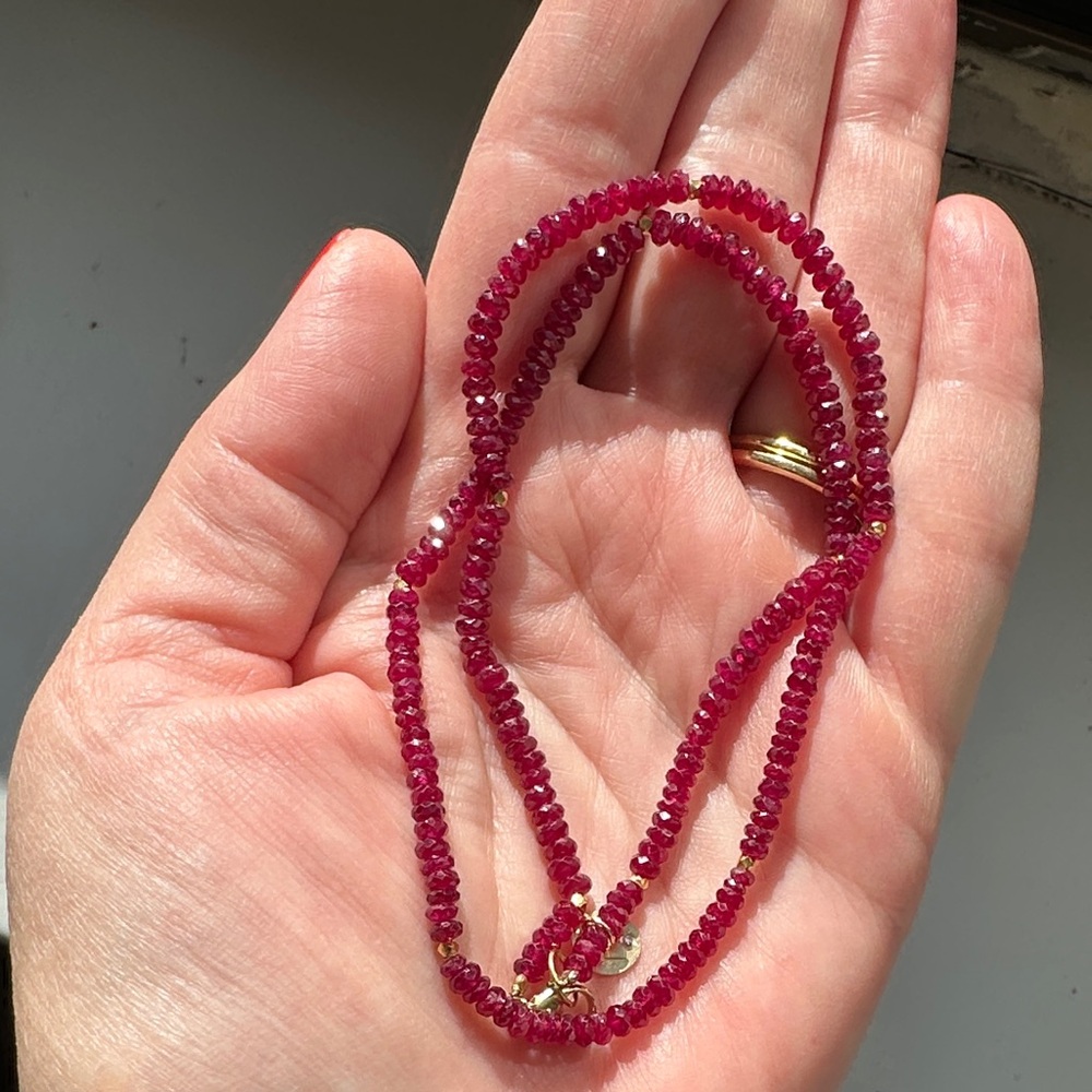 Chic ruby and gold necklace